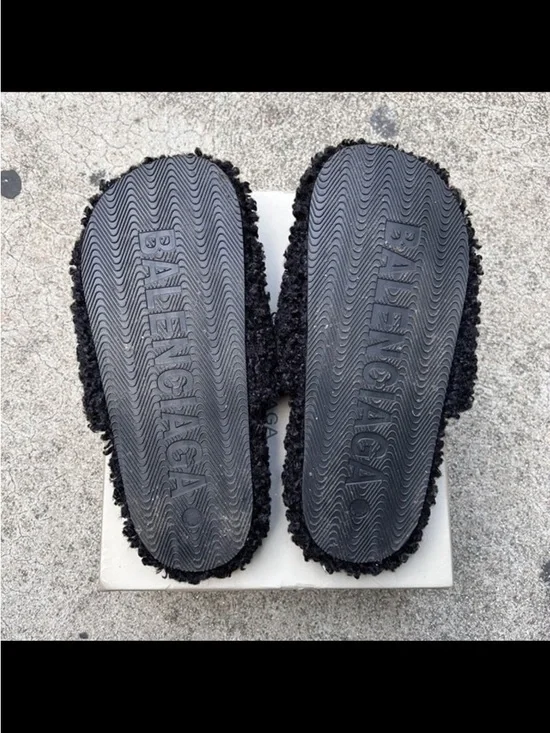 Balenciaga Black (all sizes) Sherpa Logo Slide Sandals - Picture 3 of 6